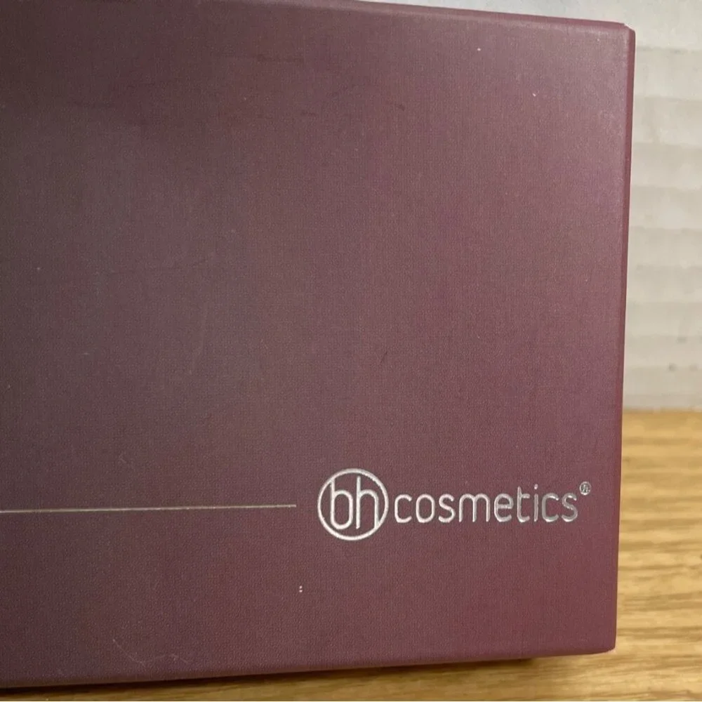 BH Cosmetics Cheek Fan Brush 2 Professional Makeup Application Radiant Finish